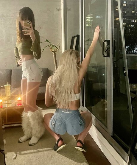 後背位オンリーファンズ アート裸 アーカイブ