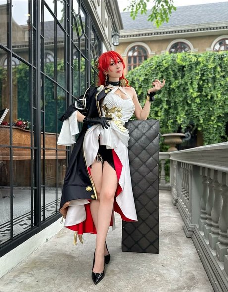 スキニーモデルオンリーファンズ ポルノ 写真