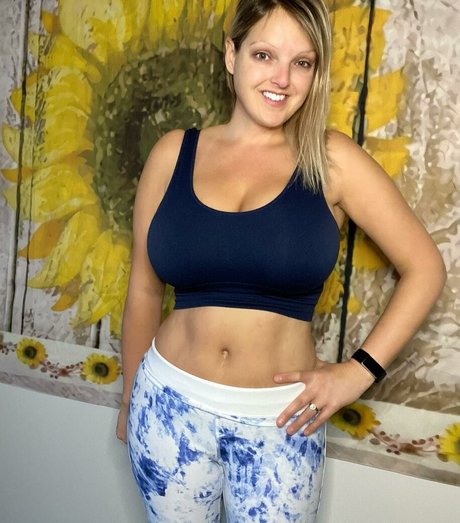 黒檀の熟女オンリーファンズ ホットヌード 画像