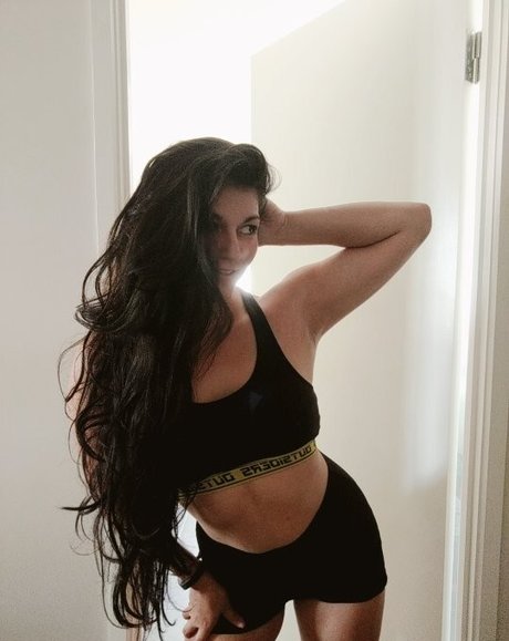 レズビアン乱交オンリーファンズ セクシー裸 画像