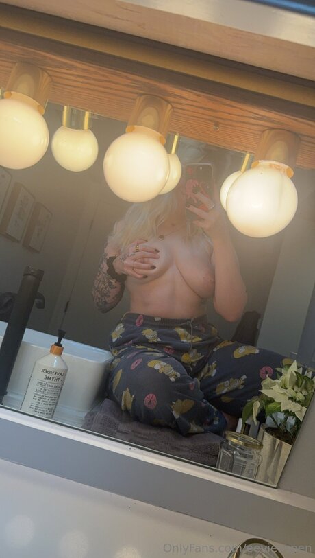 eevieaspen エロティックなスター 写真