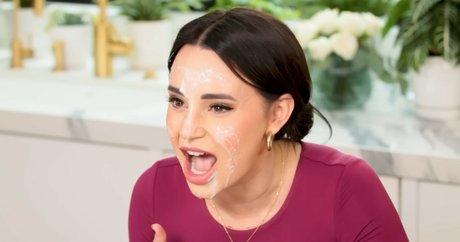 小さなおっぱいオンリーファンズ トップ 画像