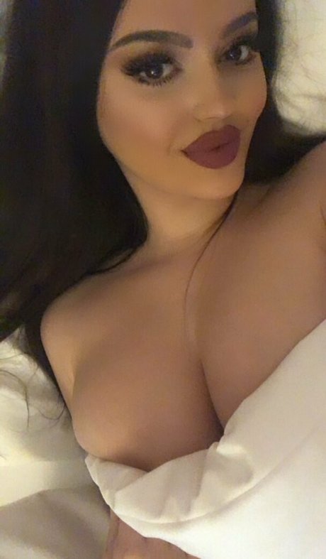 モンスターおっぱいオンリーファンズ アート裸 写真