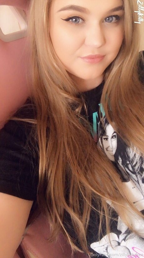 zillykittyfree ポルノモデル ギャラリー