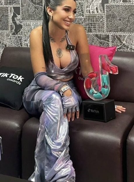 Maria Becerra ホットなスター 写真