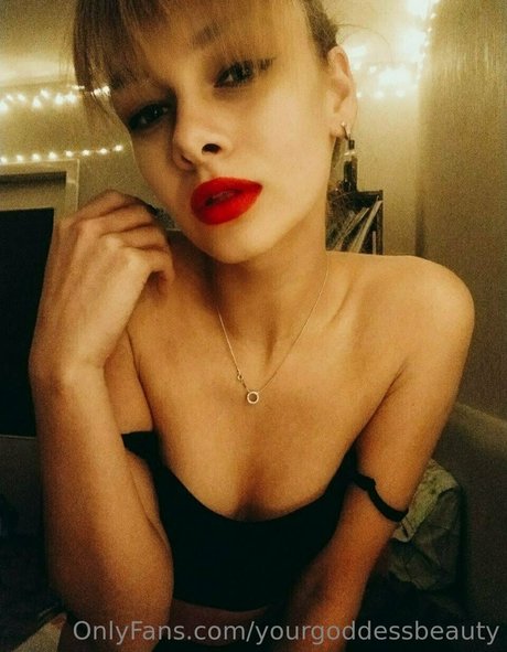 大学のアジア人オンリーファンズ 美しいヌード 画像