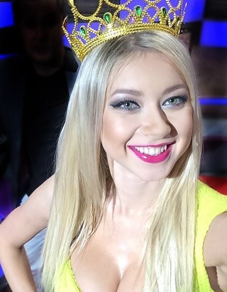 巨乳で痩せているオンリーファンズ ポルノ ギャラリー