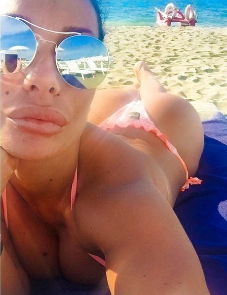 キッチンセックスオンリーファンズ 美しい裸 写真