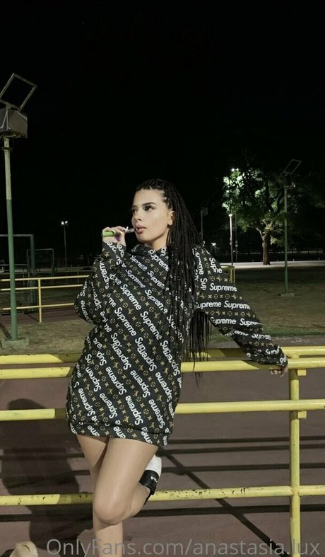 Anastasia lux トップモデル 画像