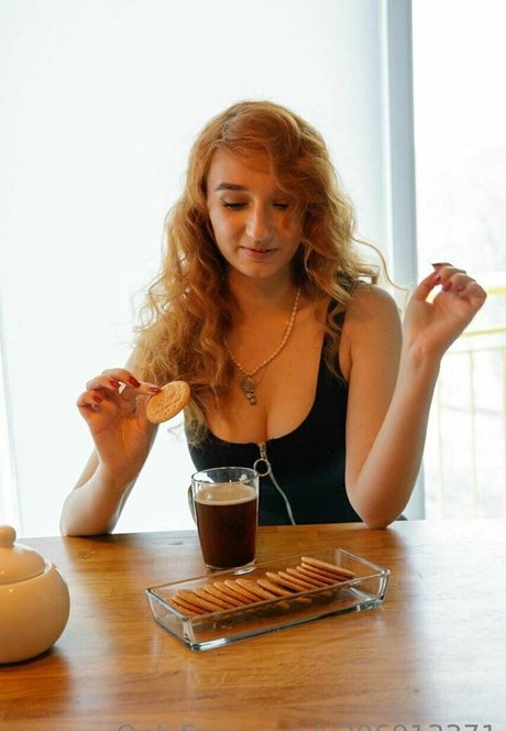 moniiikaaaa 無料のスター 写真