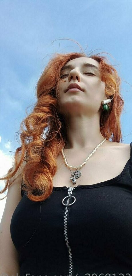 moniiikaaaa 完璧な女優 画像