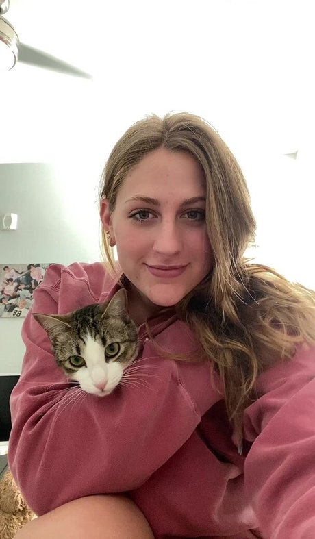 お尻を広げるオンリーファンズ アートヌード 画像