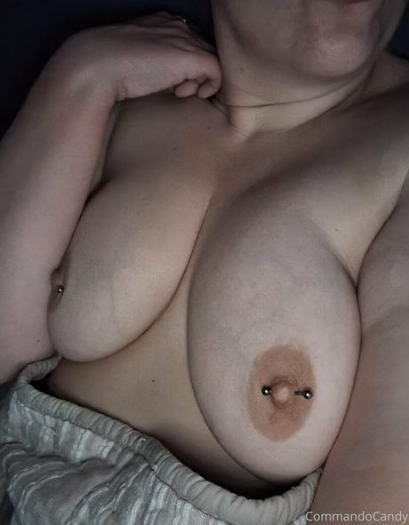 巨乳タトゥーオンリーファンズ HD 画像