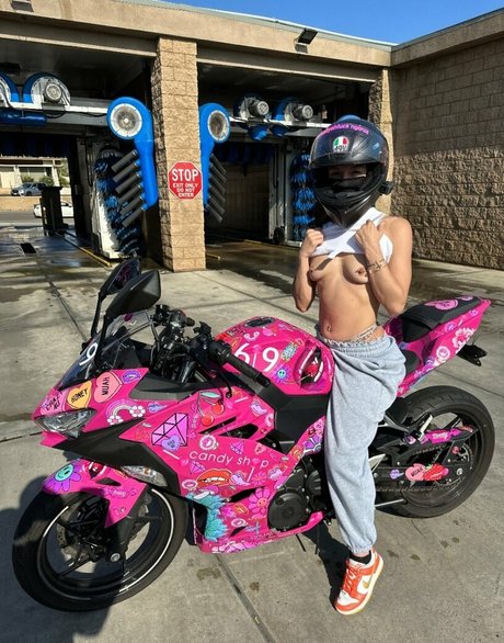 aaliyahfuckingcruz ポルノモデル 画像