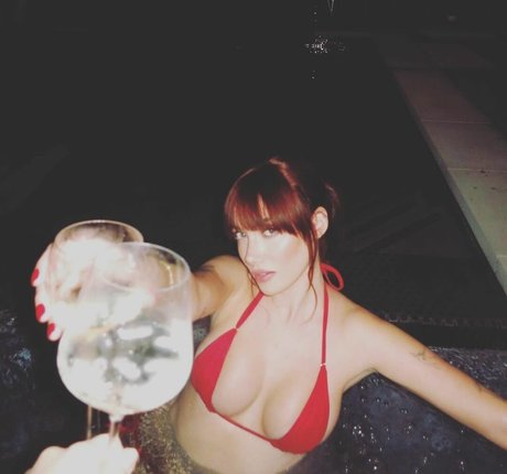 アナルコスプレオンリーファンズ HD 画像