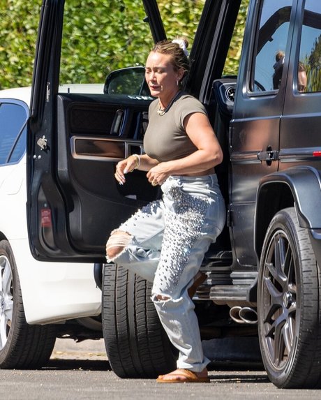 お尻を広げるオンリーファンズ ホット 写真