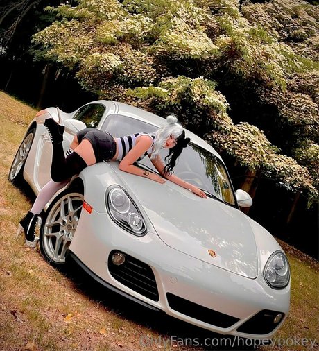 曲線美のxxx オンリーファンズ 可愛い 画像