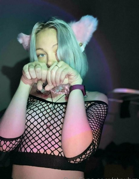 strwbrr HDポルノスター 写真