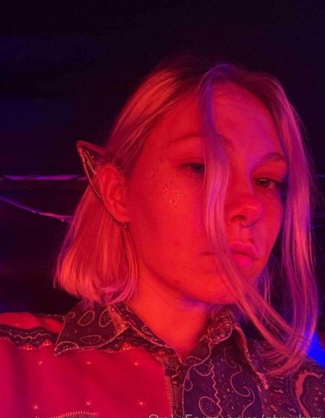 strwbrr セックスモデル 写真