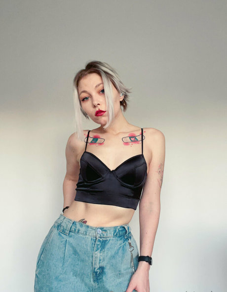 アナル乱交オンリーファンズ アダルト アーカイブ