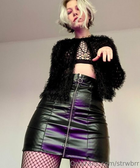 strwbrr 高品質のポルノスター 写真