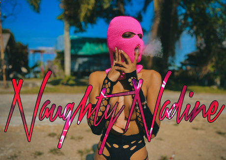 巨乳カップルオンリーファンズ ポルノ 画像