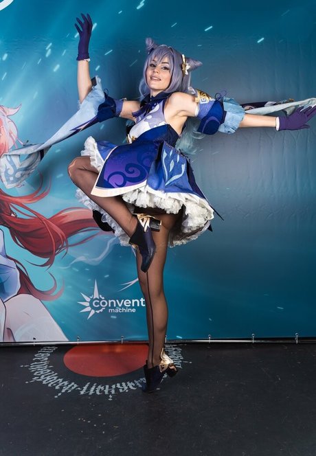 ダウンオンリーファン セクシー裸 写真