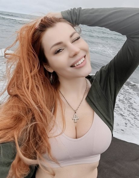 Anya Ichios エロティックなスター 写真