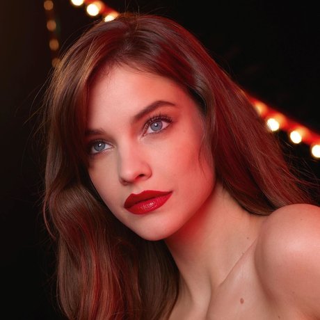 Barbara Palvin アートスター アーカイブ