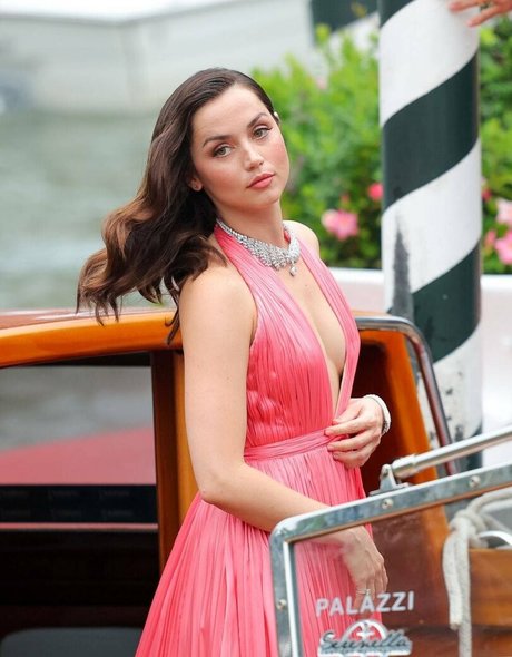 柔軟なティーンオンリーファン セクシーxxx ギャラリー