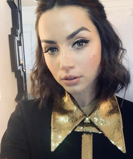 小さいチンポのシーメールオンリーファンズ エロ 写真