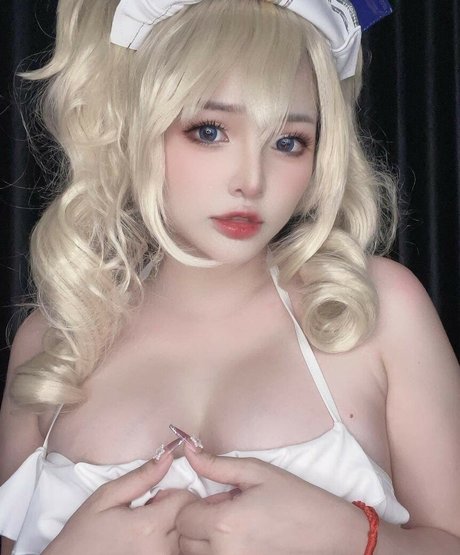 ぽっちゃりブルネットオンリーファンズ アートヌード 写真