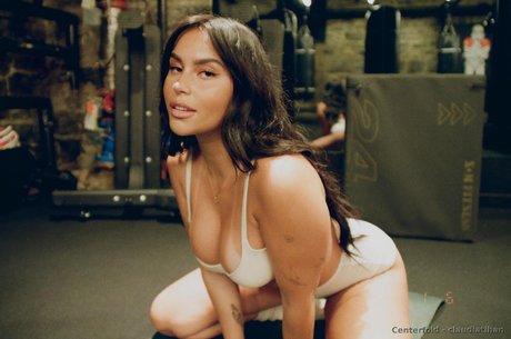 巨乳ランジェリーオンリーファンズ ポルノ アーカイブ