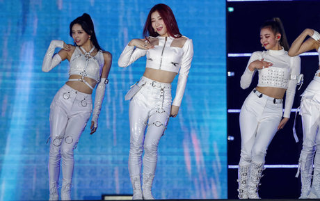 itzy all in us 美しいポルノスター 画像