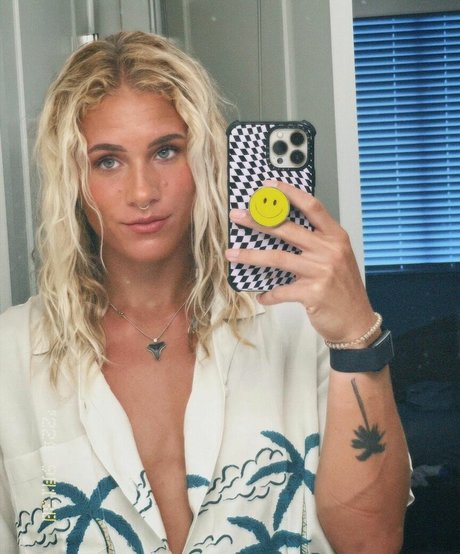 Sol Ruca アート女優 写真