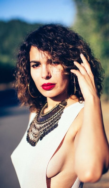 Nadine Velazquez ホットなスター 写真