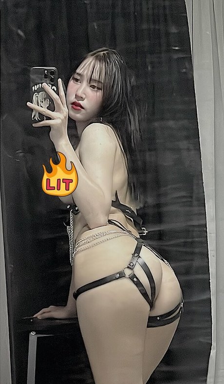 フェイシャルオンリーファンズ セクシーヌード 写真