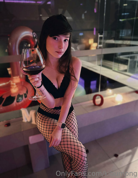 アウトドア 熟女 オンリーファンズ 可愛い 画像