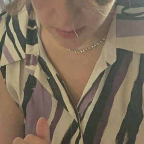 日本の熟女オンリーファンズ ホット裸 写真