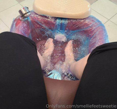 smelliefeetsweetie エロティックモデル ギャラリー