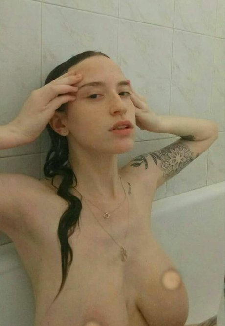 アジアン潮吹き オンリーファンズ 無料裸 写真