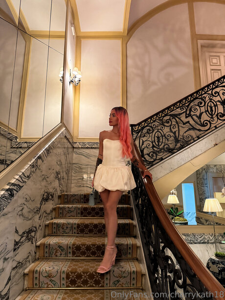 尖ったおっぱいオンリーファンズ セクシーヌード 画像