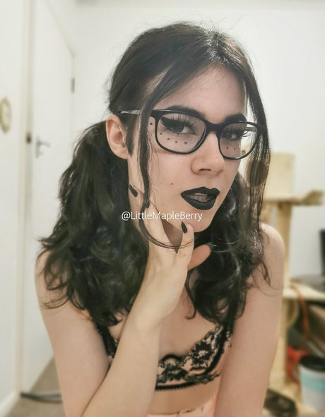 金髪の小人オンリーファンズ 無料裸 アーカイブ