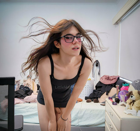 ストリップショー オンリーファンズ アダルト 画像