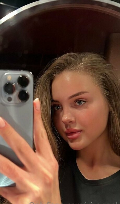 曲線美の筋肉オンリーファンズ 裸 写真