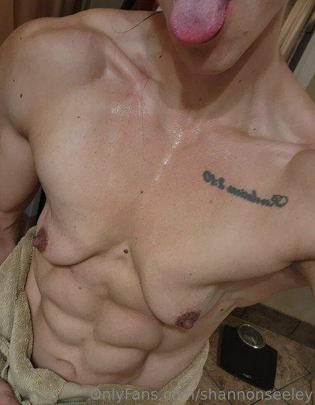 Shannon Seeley ホットモデル 写真