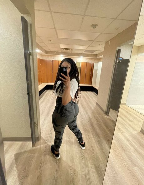 safiyaswrld 限定スター 画像