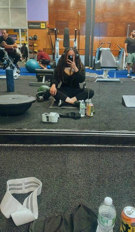 safiyaswrld ヌードのポルノスター 写真