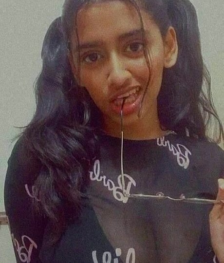 Sanjana Saba 完璧なモデル 写真