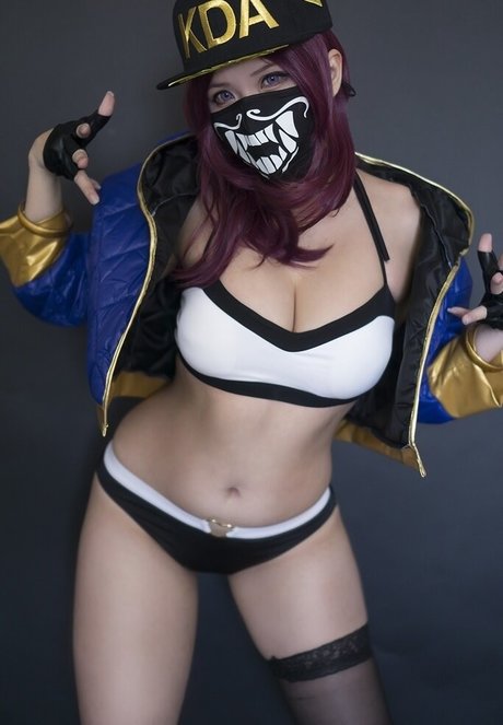 曲線美の女の子オンリーファンズ アートポルノ 写真